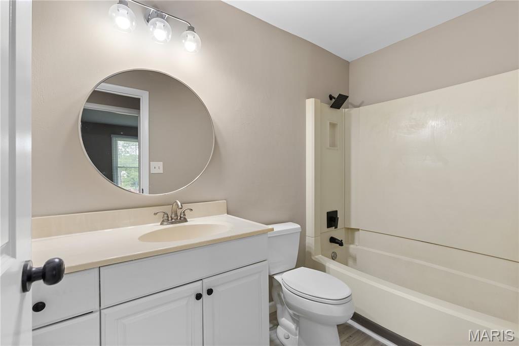 15391 Highcroft Drive Chesterfield, MO 63017 - Photo 17 of 25