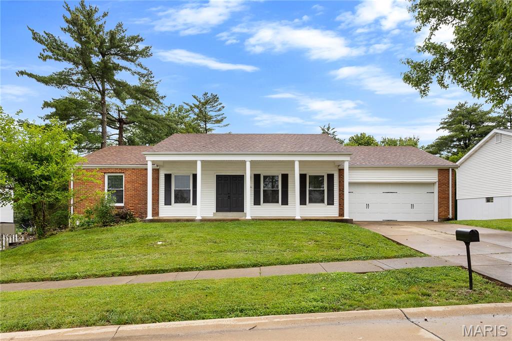 15391 Highcroft Drive Chesterfield, MO 63017 - Photo 2 of 25