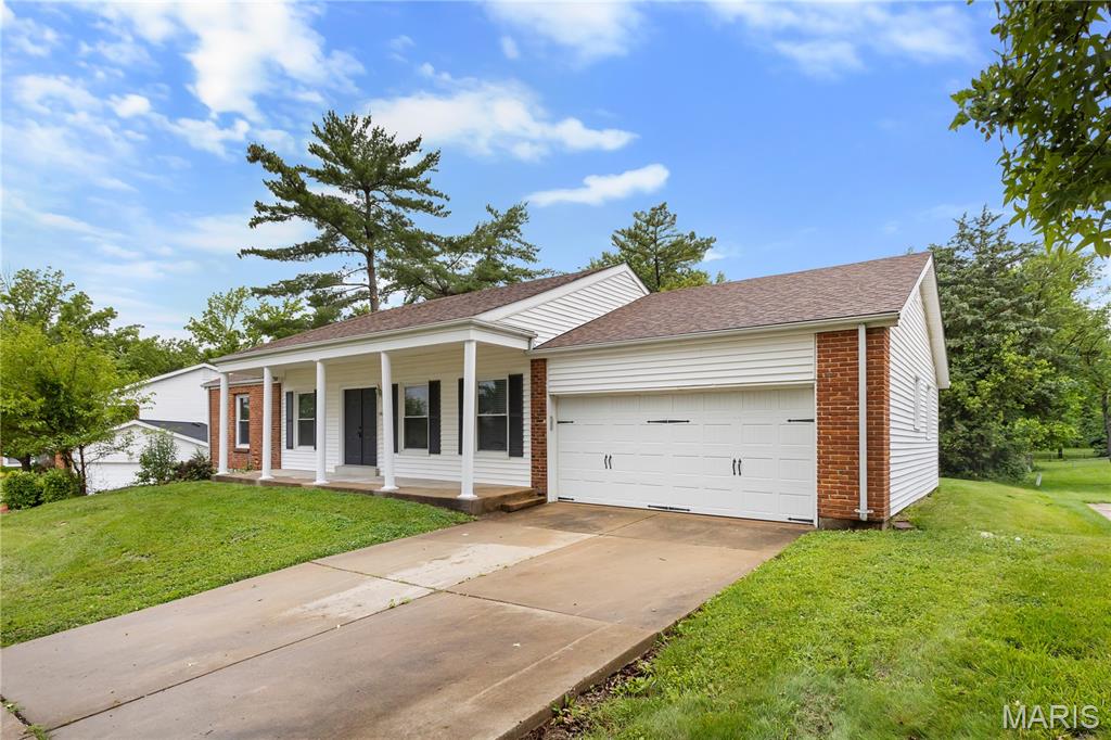 15391 Highcroft Drive Chesterfield, MO 63017 - Photo 3 of 25