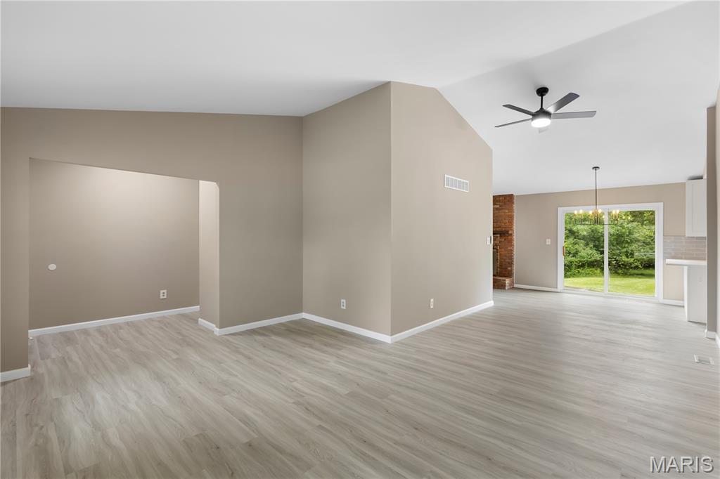 15391 Highcroft Drive Chesterfield, MO 63017 - Photo 4 of 25