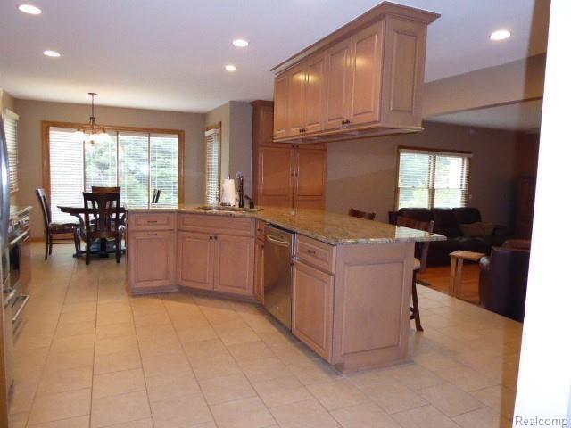 668 Lockmoore Court Rochester, MI 48307 - Photo 9 of 22 P1000388.JPG