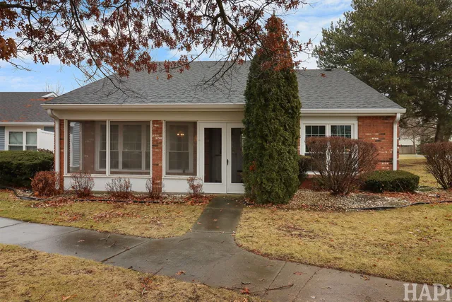 $299,900 | 7205 Hastings Circle, Unit 330, Fox Lake, IL 60020