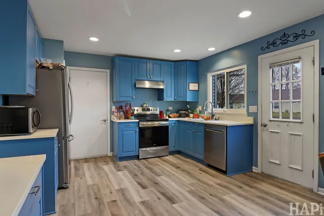 $299,900 | 7205 Hastings Circle, Unit 330, Fox Lake, IL 60020