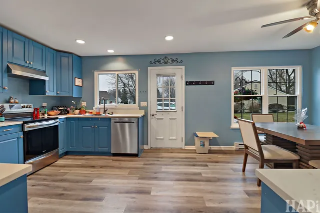 $299,900 | 7205 Hastings Circle, Unit 330, Fox Lake, IL 60020