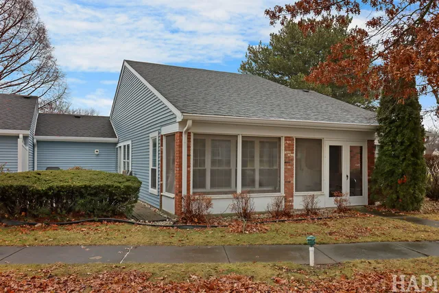 $299,900 | 7205 Hastings Circle, Unit 330, Fox Lake, IL 60020