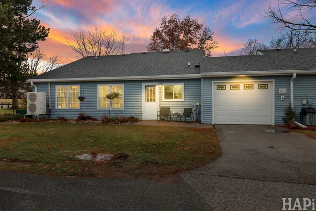 $299,900 | 7205 Hastings Circle, Unit 330, Fox Lake, IL 60020