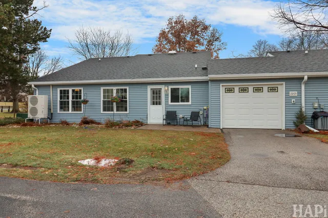 $299,900 | 7205 Hastings Circle, Unit 330, Fox Lake, IL 60020