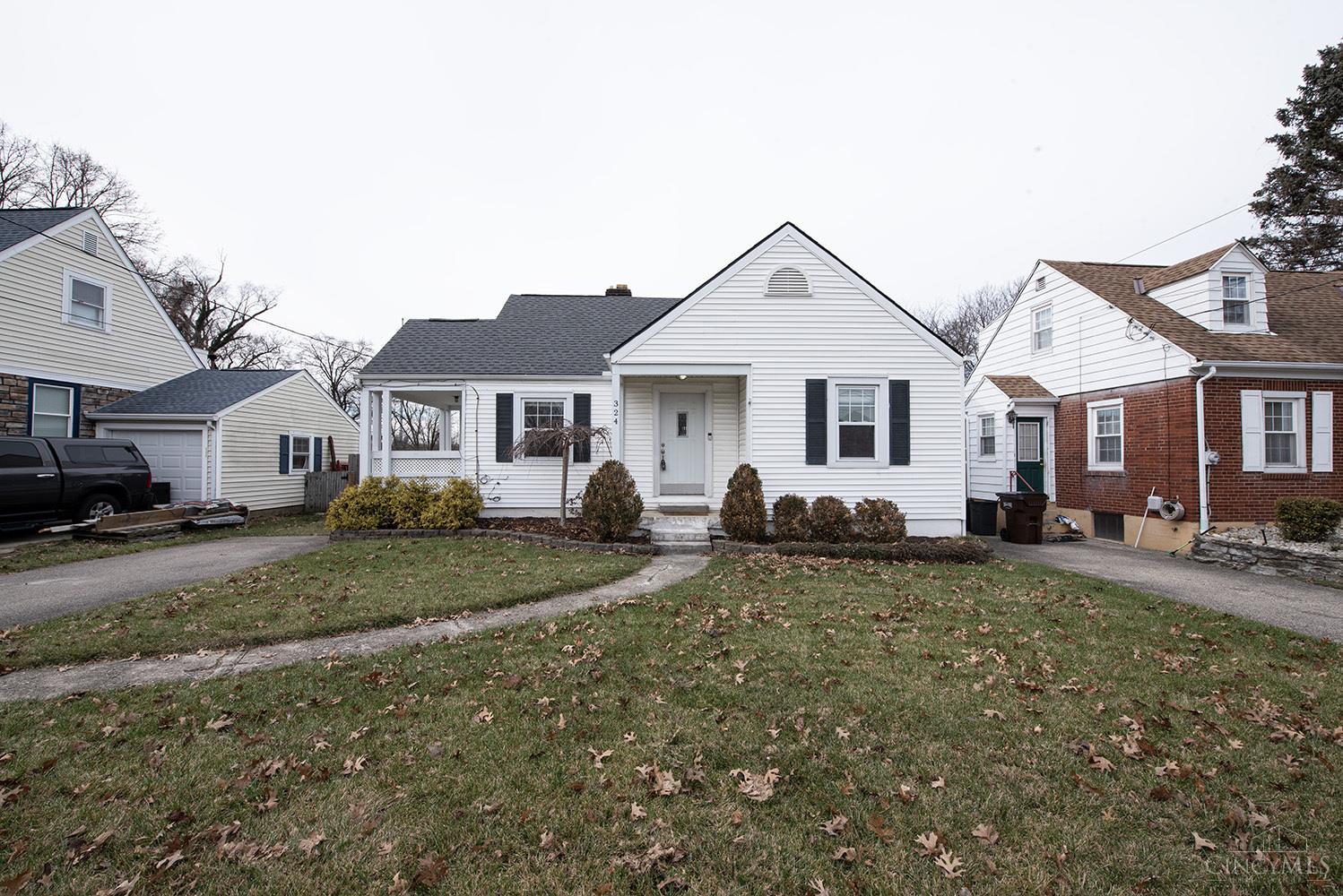 324 Cameron Road Springdale, OH 45246 - Photo 2 of 33