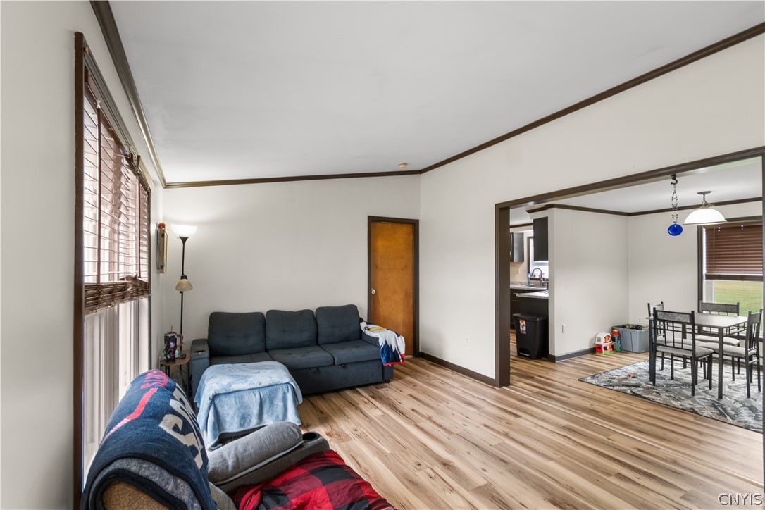 6401 Rock Road Verona, NY 13478 - Photo 3 of 35 Entryway into the living room