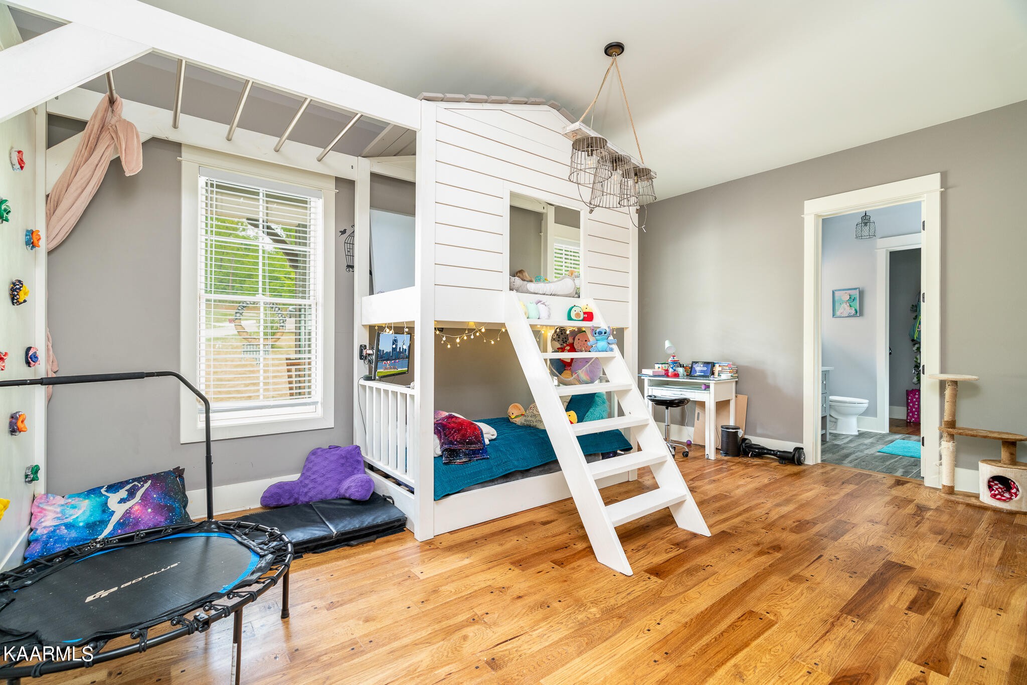 613 Dixon Road Lenoir City, TN 37772 - Photo 23 of 44 a living room with furniture and a table