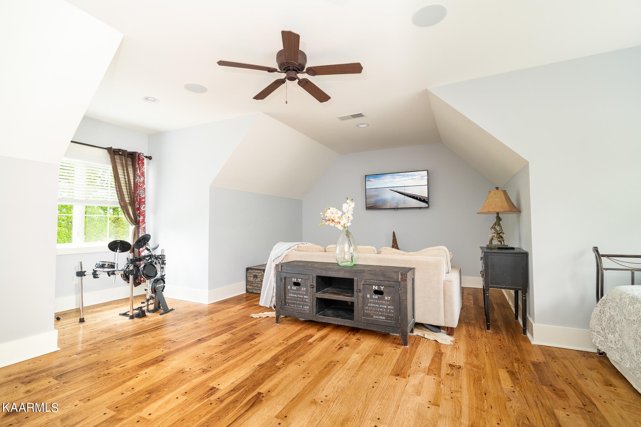 613 Dixon Road Lenoir City, TN 37772 - Photo 32 of 44 a view of a room with workspace and mirror