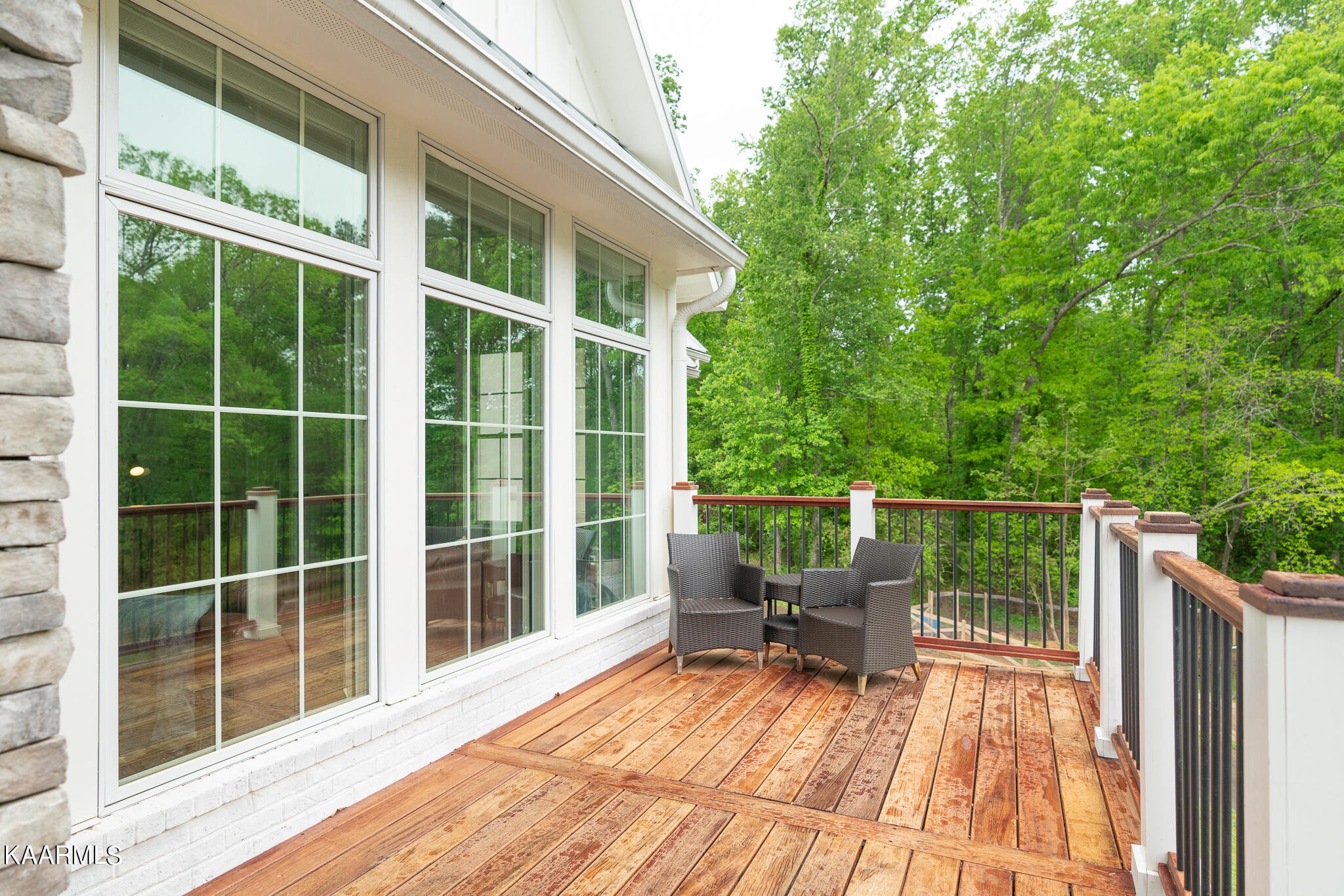 613 Dixon Road Lenoir City, TN 37772 - Photo 34 of 44 a house view with a sitting space and garden view