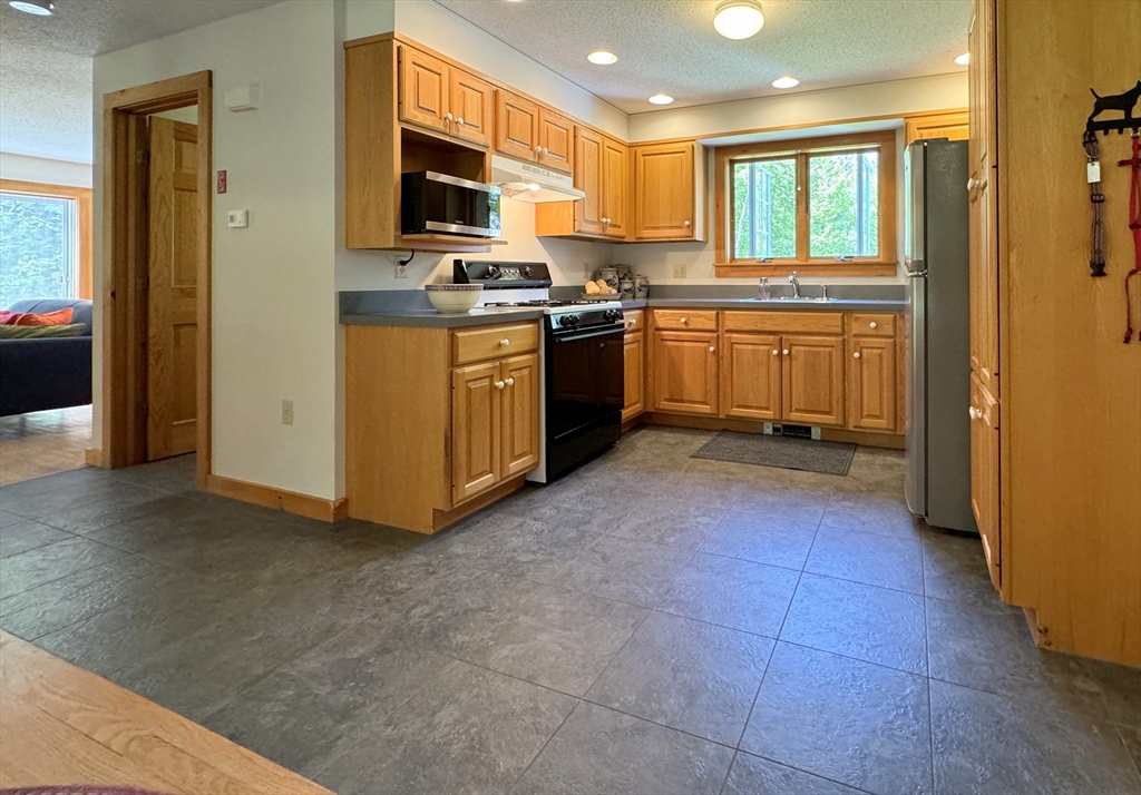 189 Sugar Hill Road Williamsburg, MA 01096 - Photo 11 of 41 Gallery Image 11