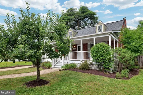 $399,000 | 8702 50th Place, College Park, MD 20740