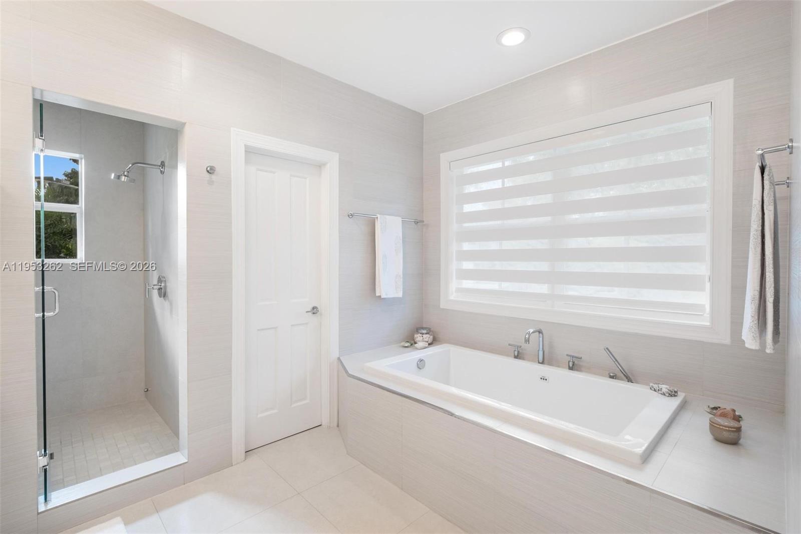 164 West Mashta Drive Key Biscayne, FL 33149 - Photo 19 of 34