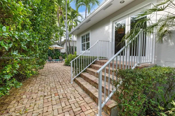 a view of a pathway with a house