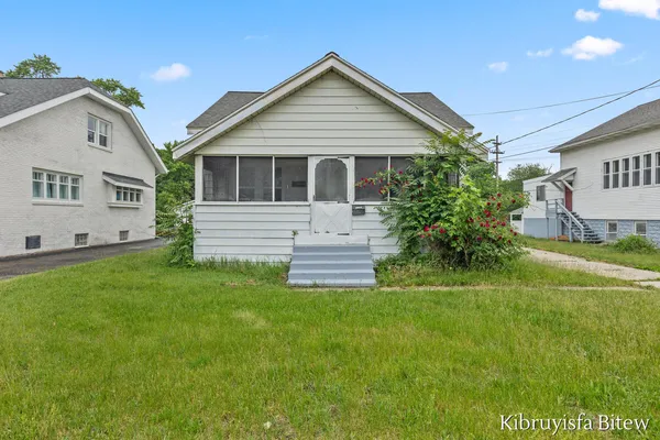 $229,900 | 2453 Byron Center Avenue Southwest, Wyoming, MI 49519