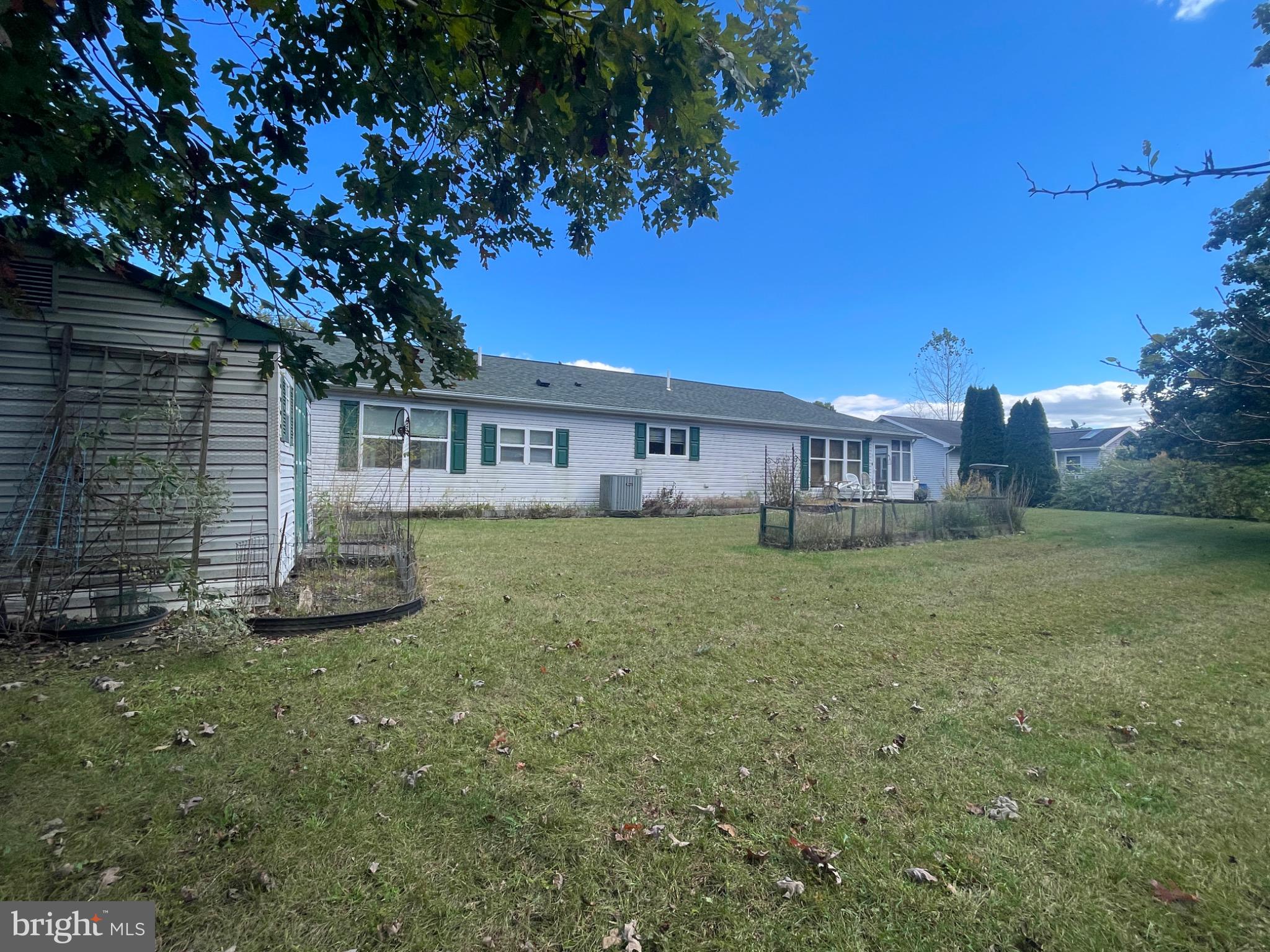 848 Trestle Court Pine Grove, PA 17963 - Photo 4 of 18 Charming home with spacious backyard oasis.