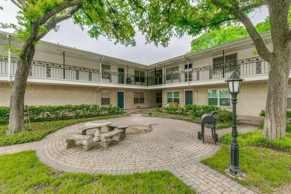 $1,650 | 5818 East University Boulevard, Unit 123, Dallas, TX 75206