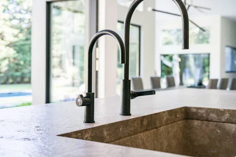 $8,250,000 | 311 Georgica Road, East Hampton, NY 11937