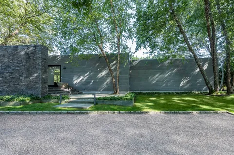 $8,250,000 | 311 Georgica Road, East Hampton, NY 11937