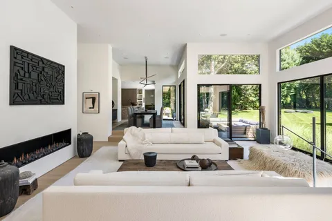 $8,250,000 | 311 Georgica Road, East Hampton, NY 11937