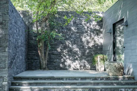 $8,250,000 | 311 Georgica Road, East Hampton, NY 11937