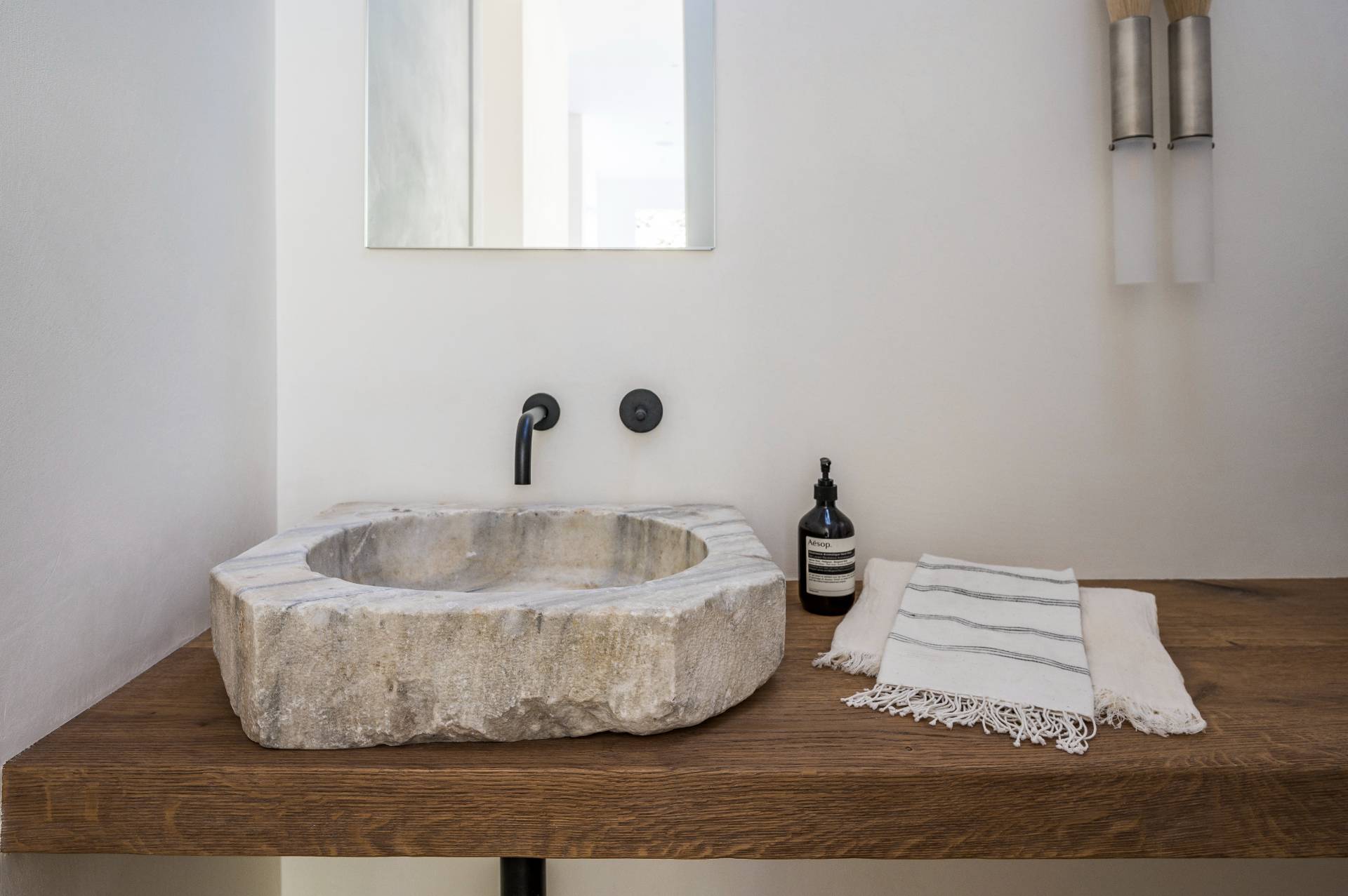 311 Georgica Road East Hampton, NY 11937 - Photo 31 of 41 a close view of a sink