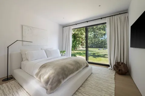 $8,250,000 | 311 Georgica Road, East Hampton, NY 11937