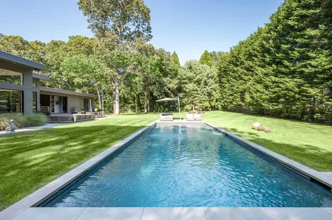 $8,250,000 | 311 Georgica Road, East Hampton, NY 11937