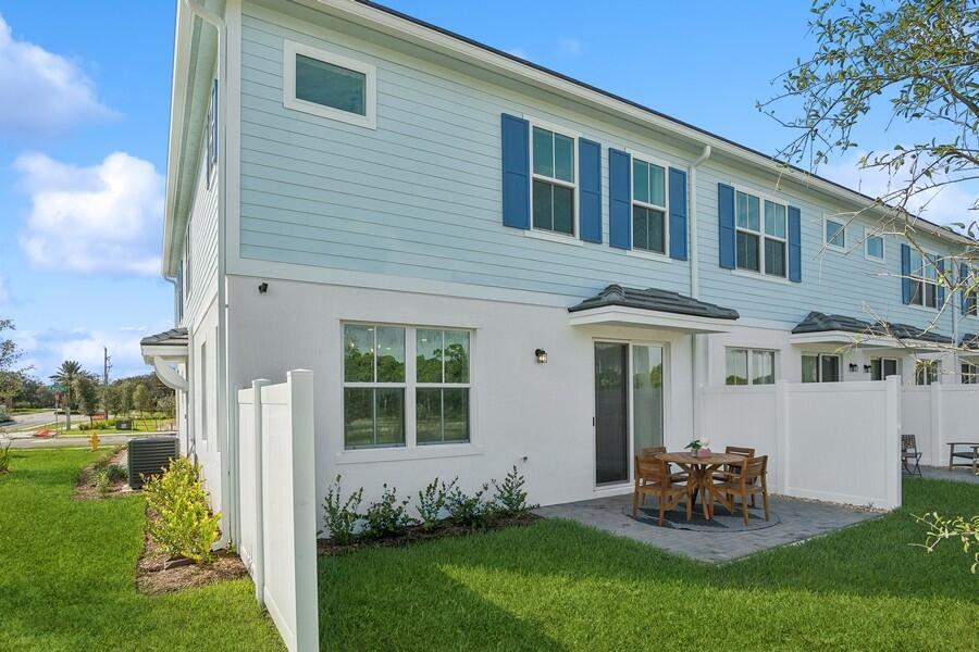 184 Southeast Birch Terrace Stuart, FL 34997 - Photo 44 of 46 Backyard