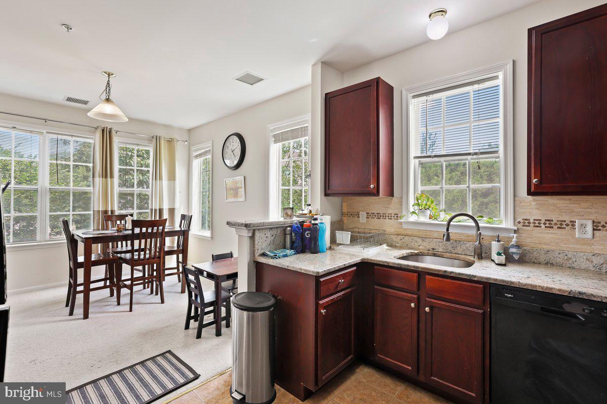 821 Timberlake Drive Ewing, NJ 08618 - Photo 5 of 27