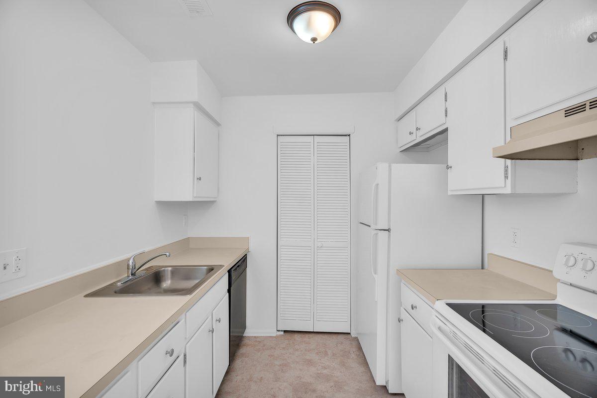 103 Lucas Lane Voorhees, NJ 08043 - Photo 13 of 28