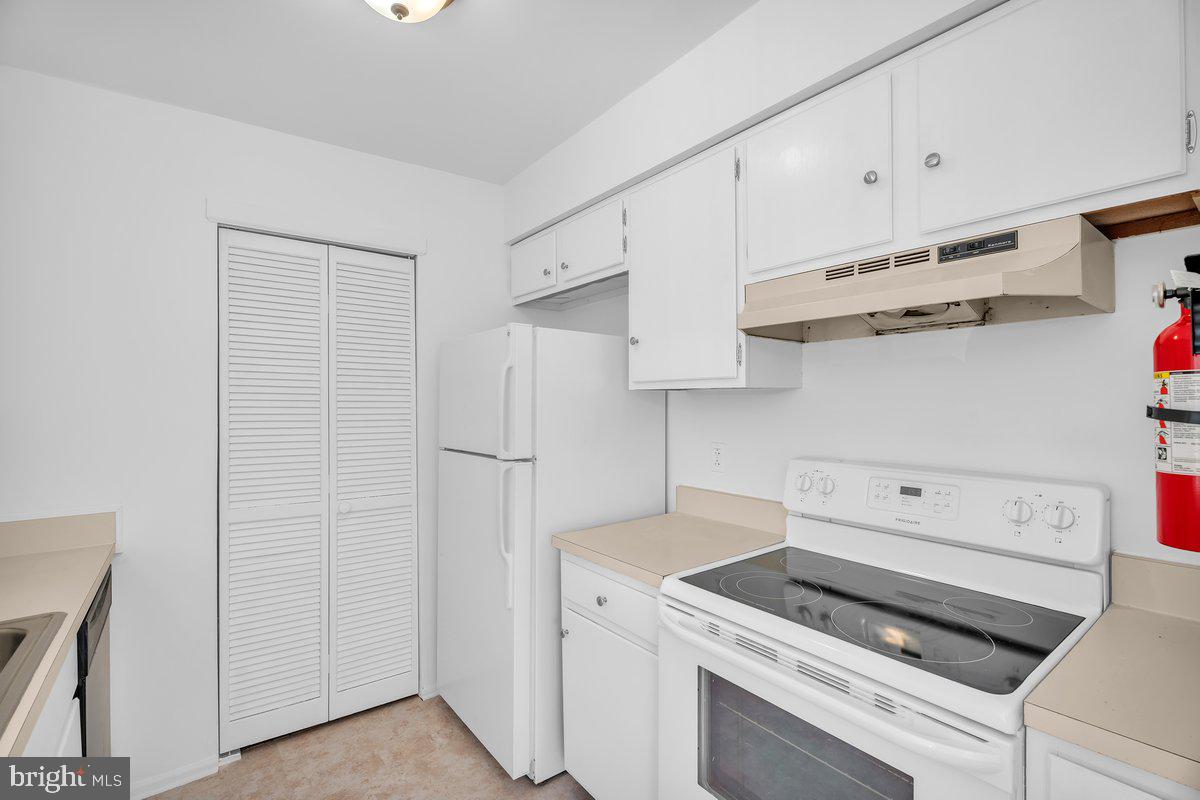 103 Lucas Lane Voorhees, NJ 08043 - Photo 15 of 28