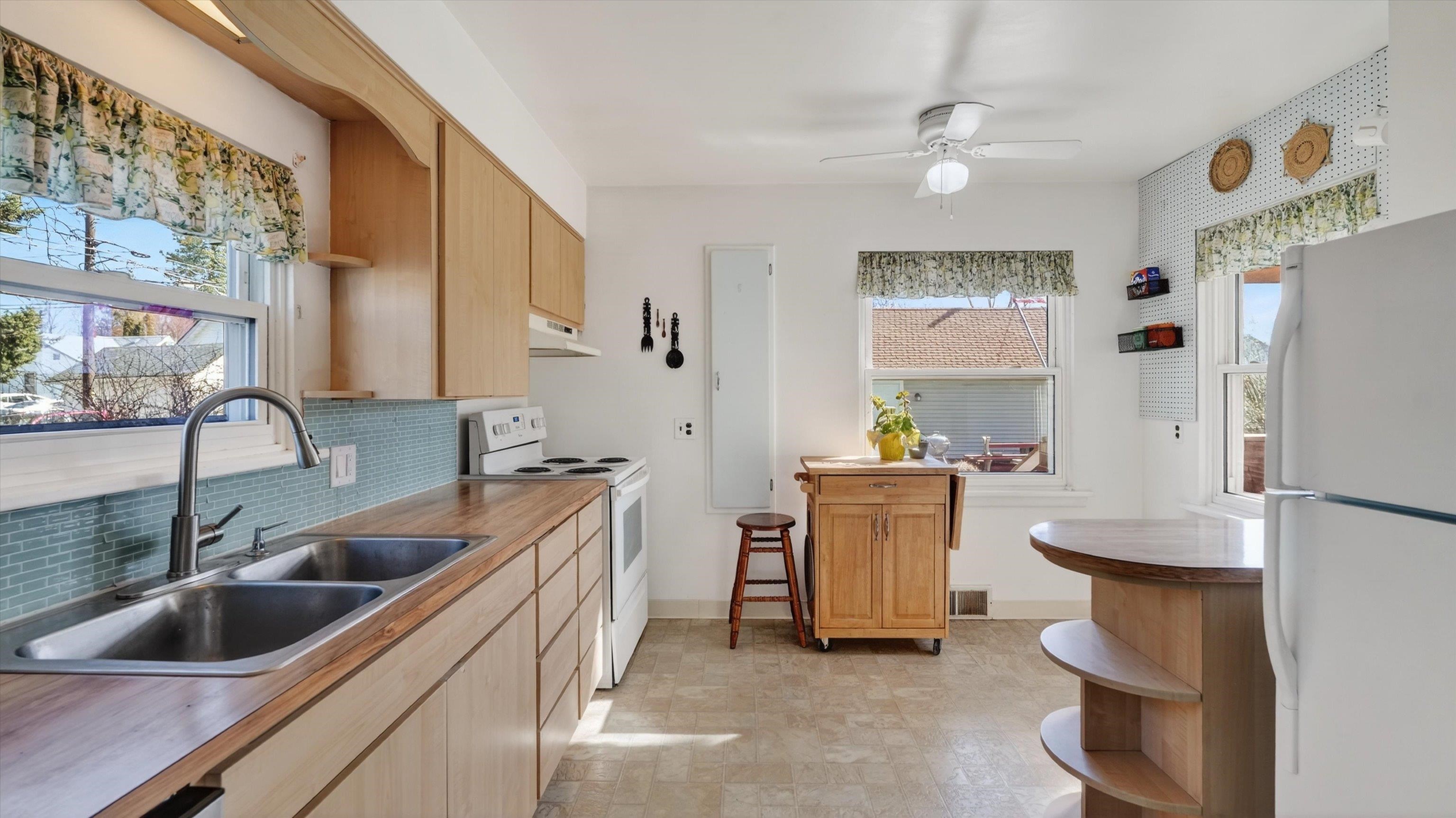 4828 North Wall Street Spokane, WA 99205 - Photo 12 of 41