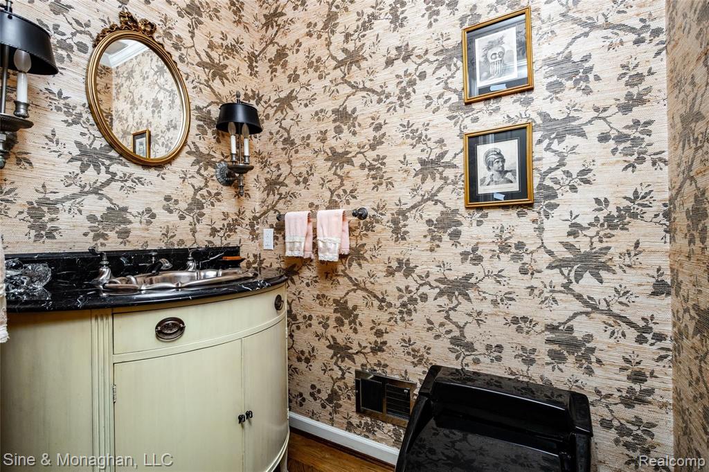 523 Thorntree Road Grosse Pointe Woods, MI 48236 - Photo 23 of 59