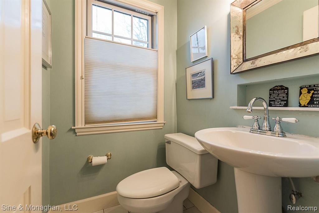 251 Moran Road Grosse Pointe Farms, MI 48236 - Photo 20 of 47
