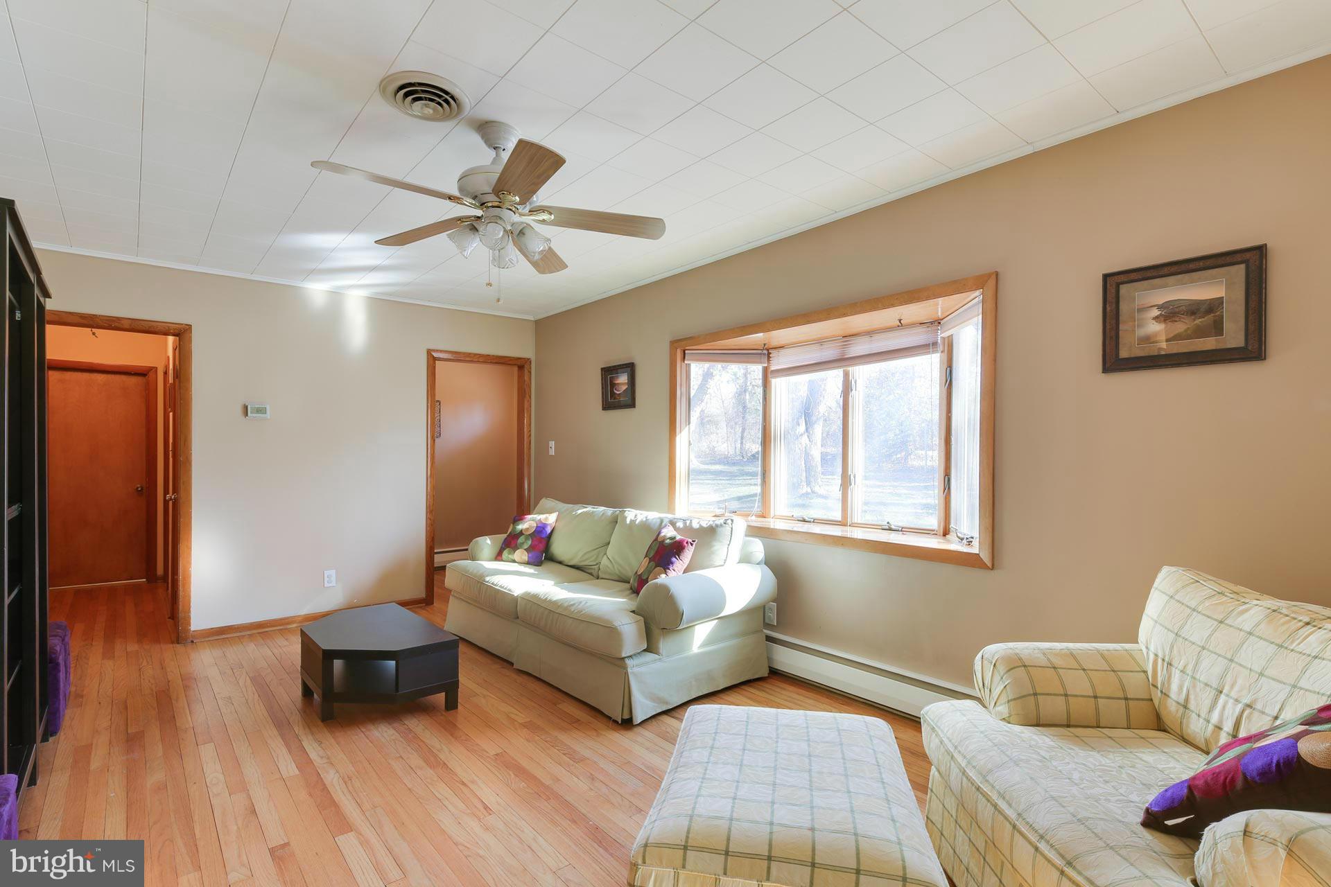 11204 Albeth Road Marriottsville, MD 21104 - Photo 11 of 30 Living Room