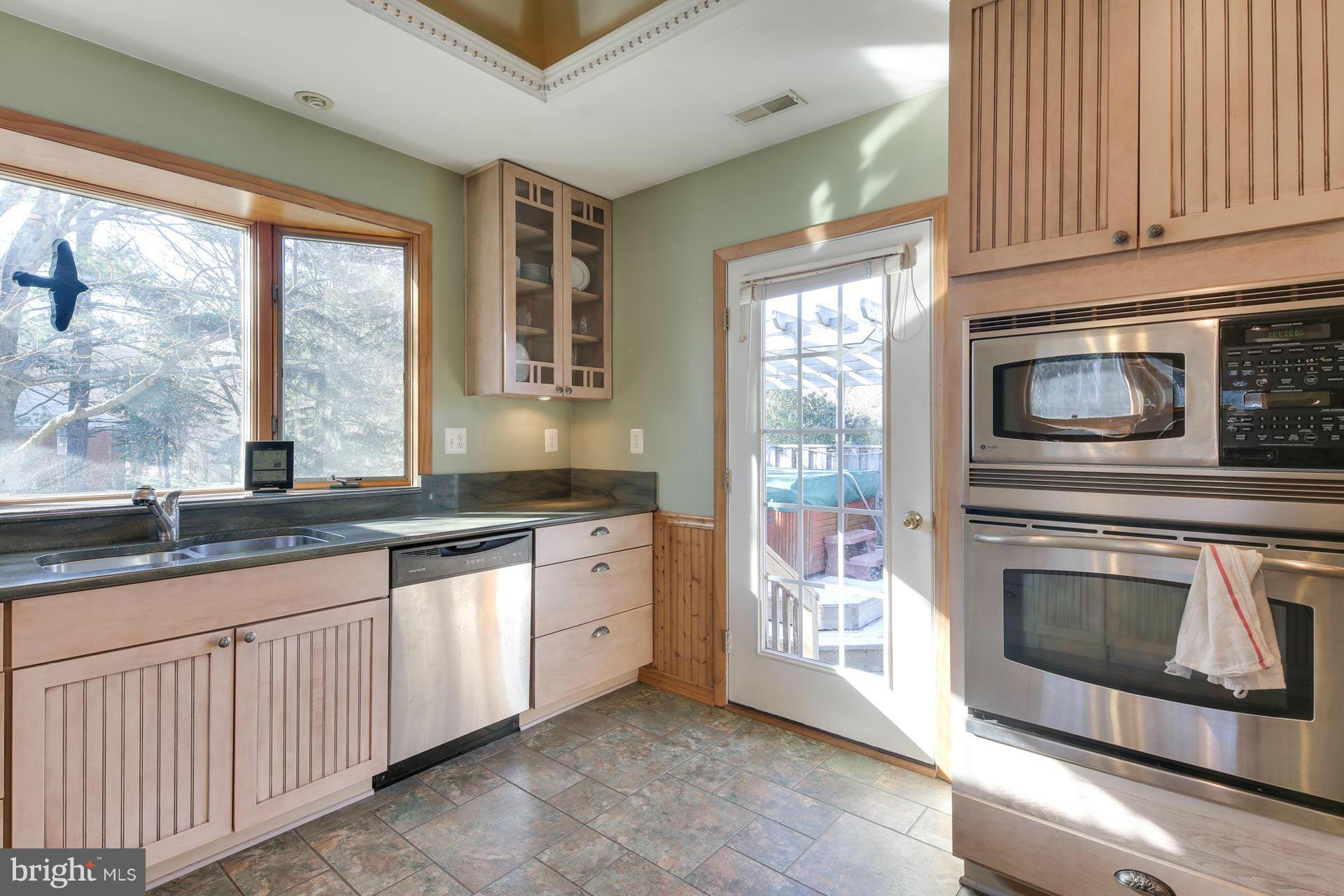 11204 Albeth Road Marriottsville, MD 21104 - Photo 5 of 30 Kitchen