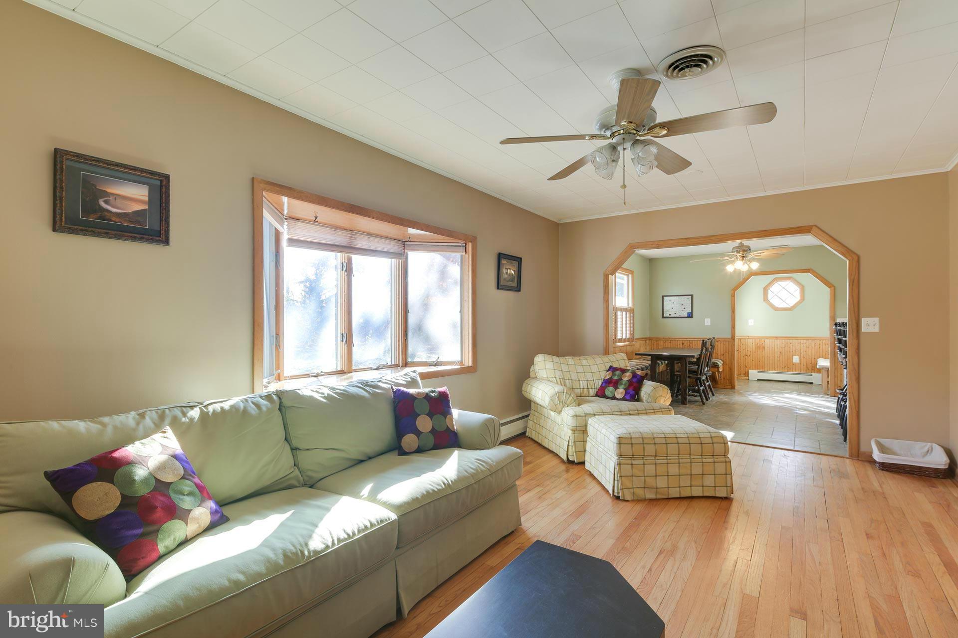 11204 Albeth Road Marriottsville, MD 21104 - Photo 9 of 30 Living Room