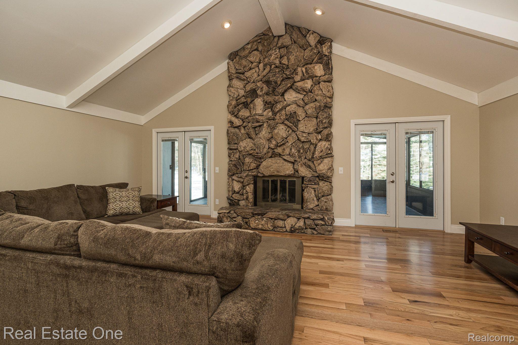 210 Chalmers Drive Rochester, MI 48309 - Photo 11 of 26 Gallery Image 11