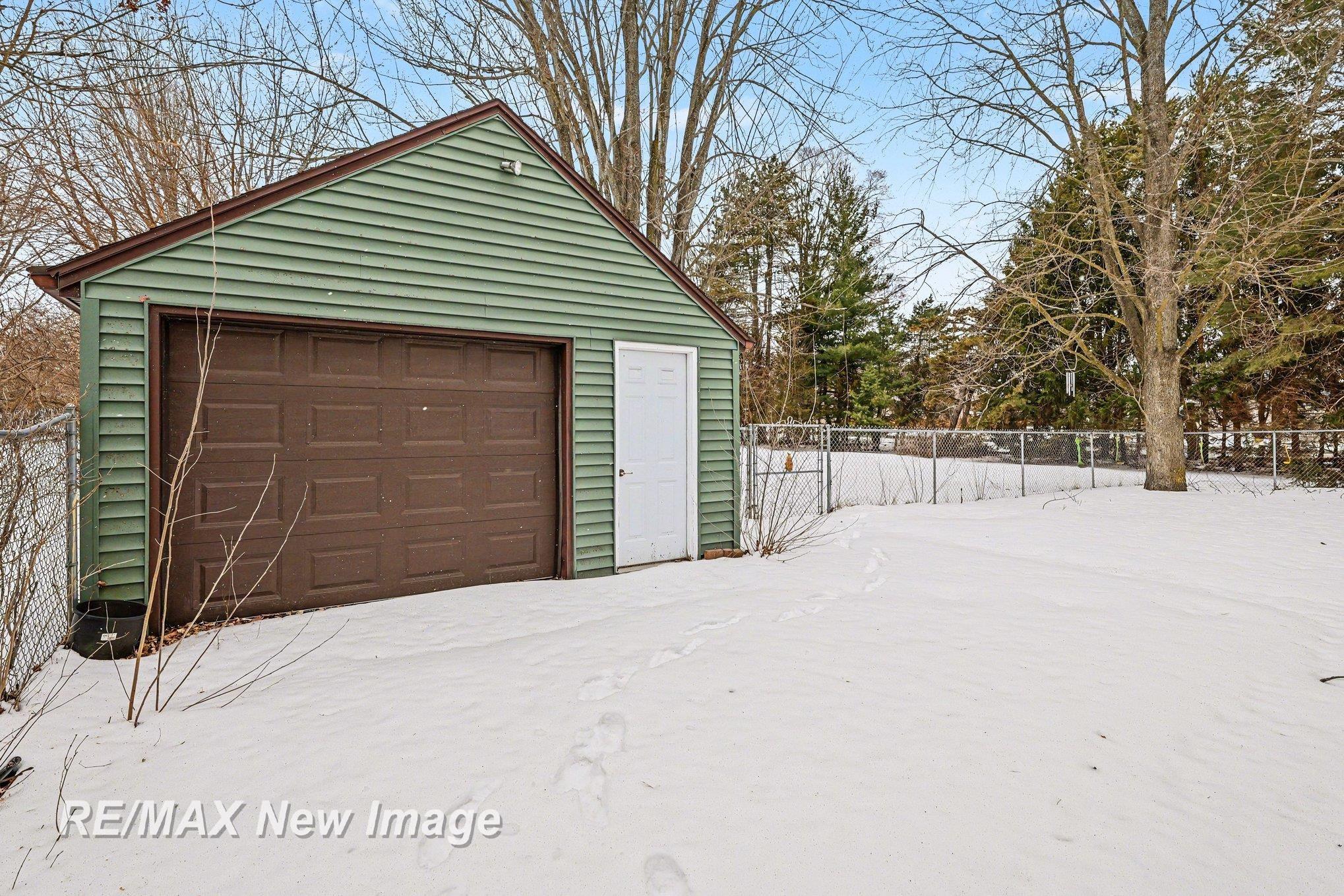 540 South Hemlock Road Hemlock, MI 48626 - Photo 28 of 33