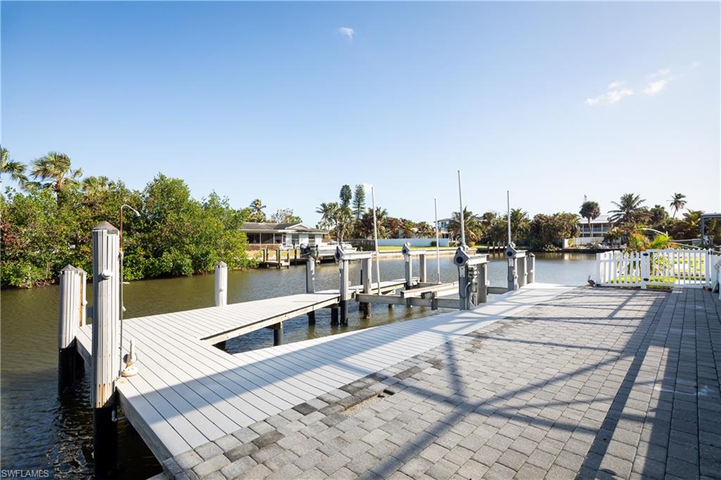 451 Oak Avenue Naples, FL 34108 - Photo 22 of 25 a view of a terrace with chairs