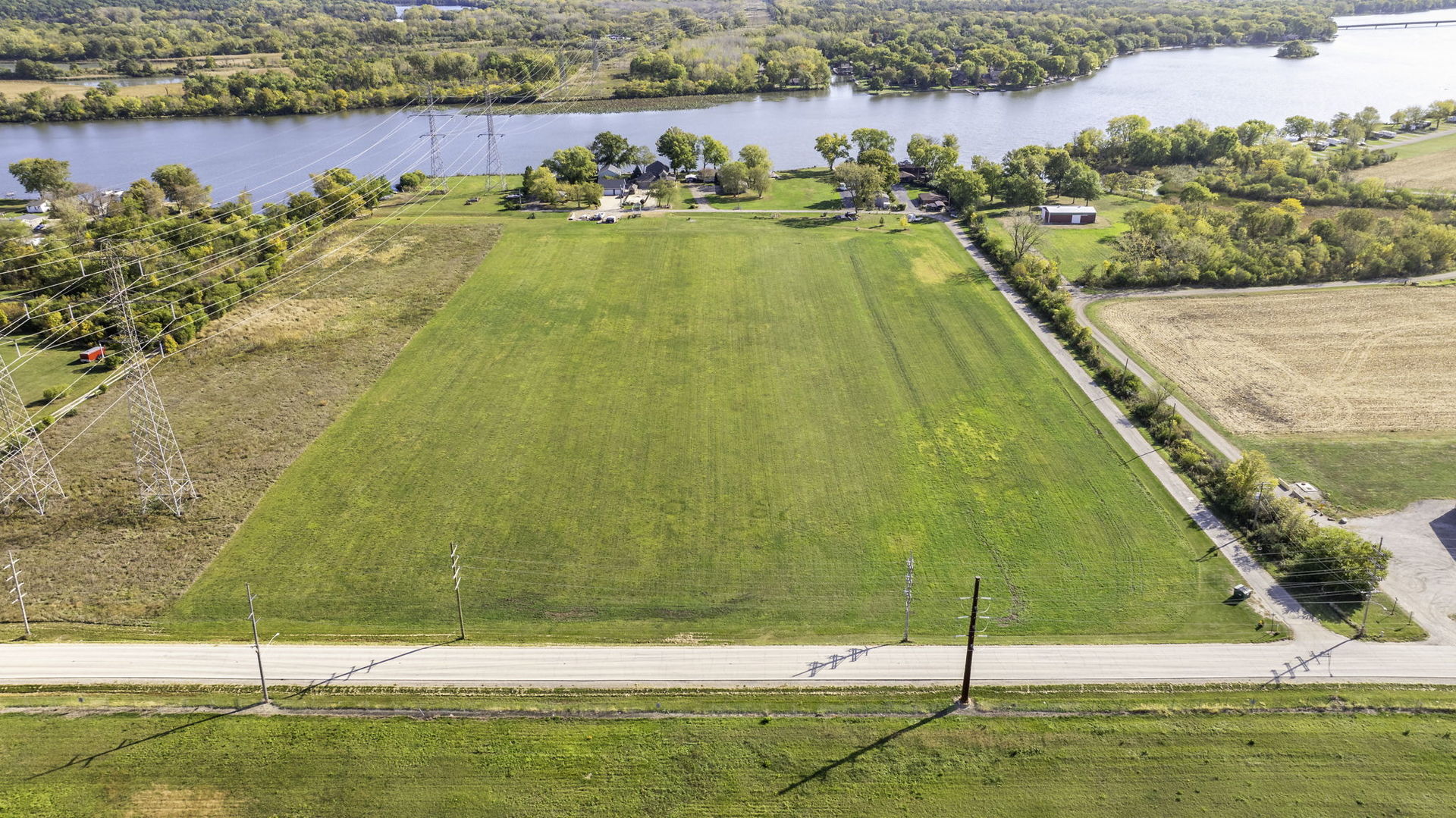 1 North Dresden Road Morris, IL 60450 - Photo 3 of 12 a view of a swimming pool with an ocean view