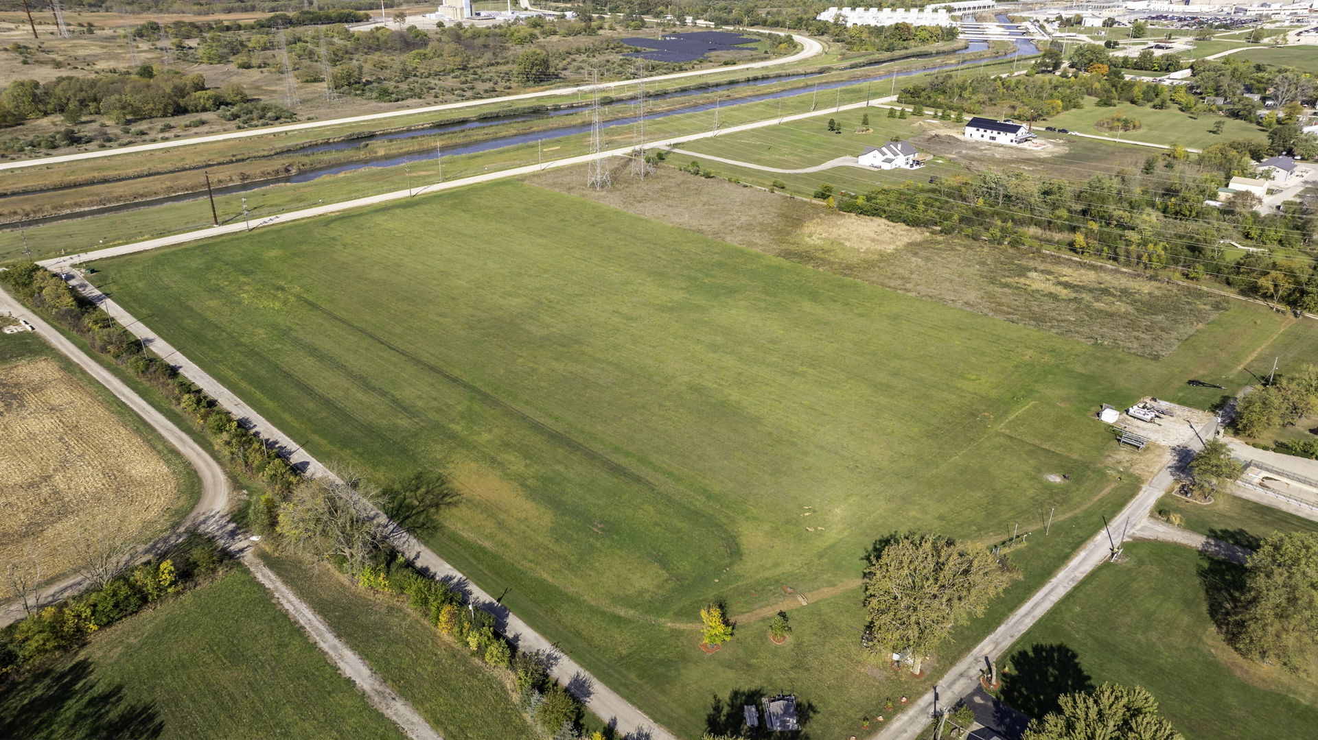 1 North Dresden Road Morris, IL 60450 - Photo 5 of 12 a view of a swimming pool and an outdoor space
