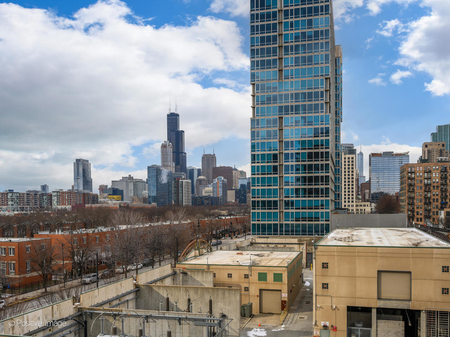 5 East 14th Place, Unit 501 Chicago, IL 60605 - Photo 22 of 26 a view of a city with tall buildings