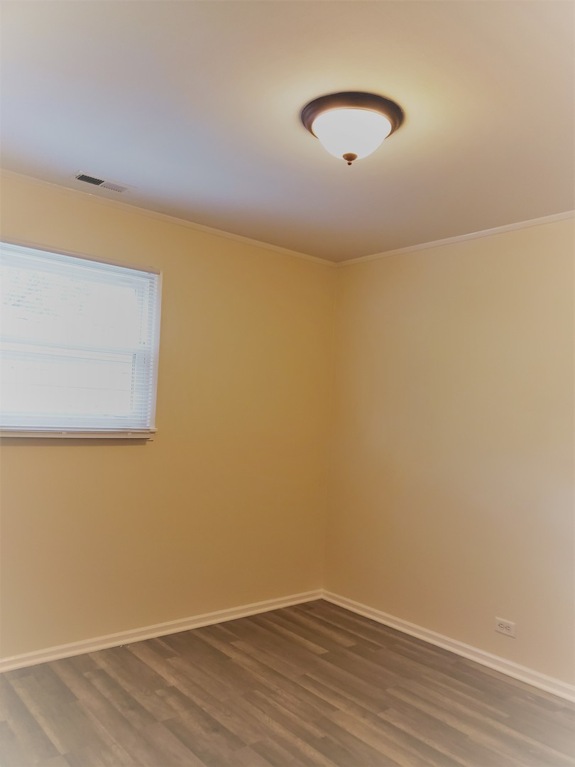 278 Renee Terrace Wheeling, IL 60090 - Photo 6 of 11 a view of a room with wooden floor