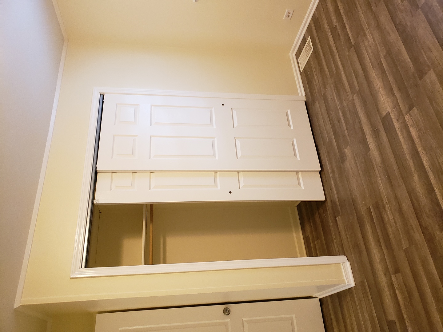 278 Renee Terrace Wheeling, IL 60090 - Photo 7 of 11 a bathroom with a sink