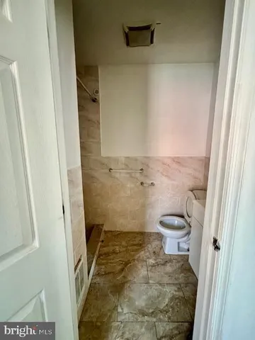 $1,000 | 240-42 West Glenwood Avenue, Philadelphia, PA 19140