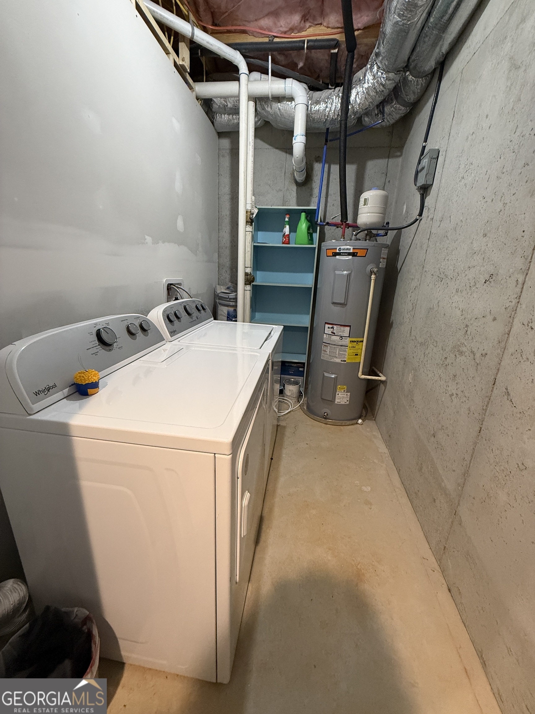 305 Martin Circle Athens, GA 30601 - Photo 5 of 15 a utility room with dryer and washer